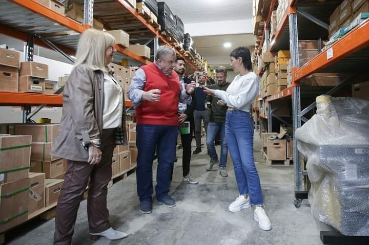 MAYRA RECORRIÓ LA EMPRESA QUILMEÑA EXAPOL Y DESTACÓ EL POTENCIAL DE LAS INDUSTRIAS LOCALES