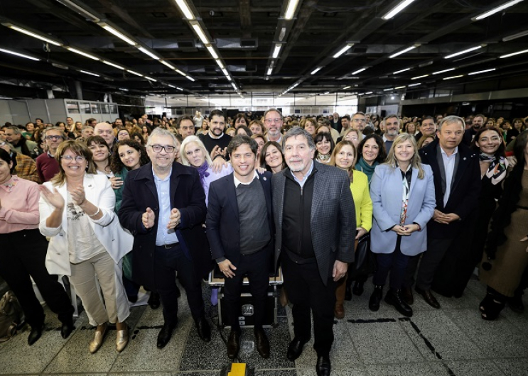 Kicillof y Sileoni encabezaron la apertura del Encuentro Provincial de Educación