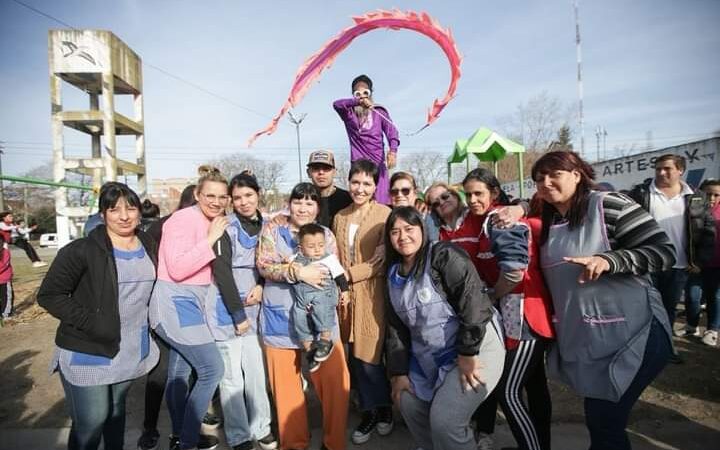 MAYRA JUNTO A LOS VECINOS Y A LAS VECINAS INAUGURÓ LOS NUEVOS JUEGOS DE LA PLAZA “SOLDADO LUIS ALBERTO DÍAZ” DE SAN FRANCISCO SOLANO