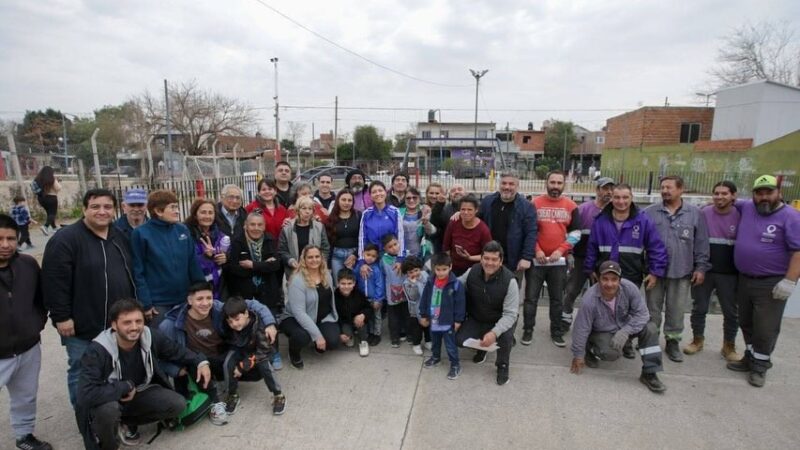 MAYRA SUPERVISÓ LA INSTALACIÓN DE JUEGOS NUEVOS EN LA PLAZA SOLDADO DÍAZ Y UN OPERATIVO DE LIMPIEZA