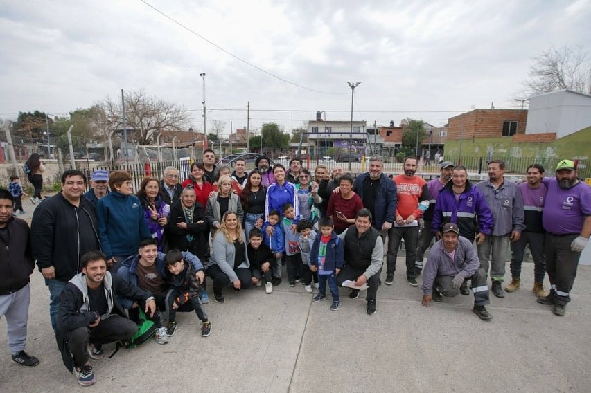 MAYRA SUPERVISÓ LA INSTALACIÓN DE JUEGOS NUEVOS EN LA PLAZA SOLDADO DÍAZ Y UN OPERATIVO DE LIMPIEZA