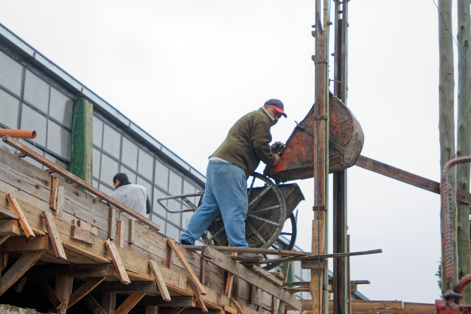 OBRAS DE AMPLIACIÓN EN EL GIMNASIO DEL CLUB MUNICIPAL DUCILO