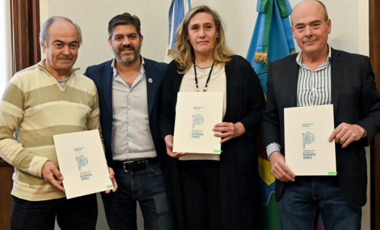 Firma de convenios con los municipios de Laprida, Maipú y Tapalqué