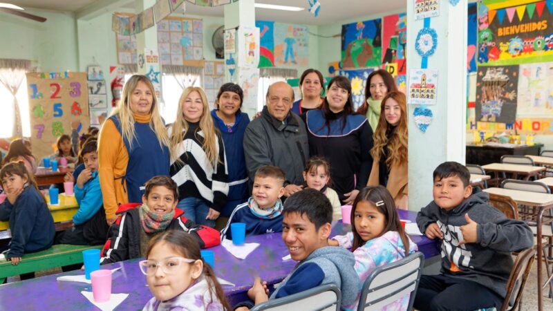 DONARON ZAPATILLAS PARA CHICOS Y CHICAS DE LA CASA DEL NIÑO N° 3 DE VILLA MITRE