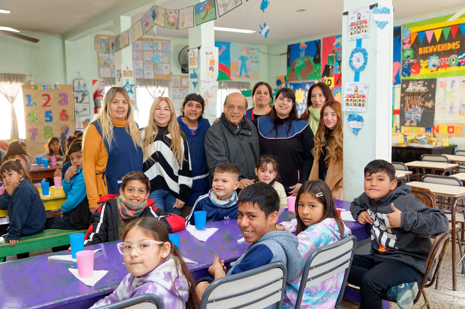 DONARON ZAPATILLAS PARA CHICOS Y CHICAS DE LA CASA DEL NIÑO N° 3 DE VILLA MITRE