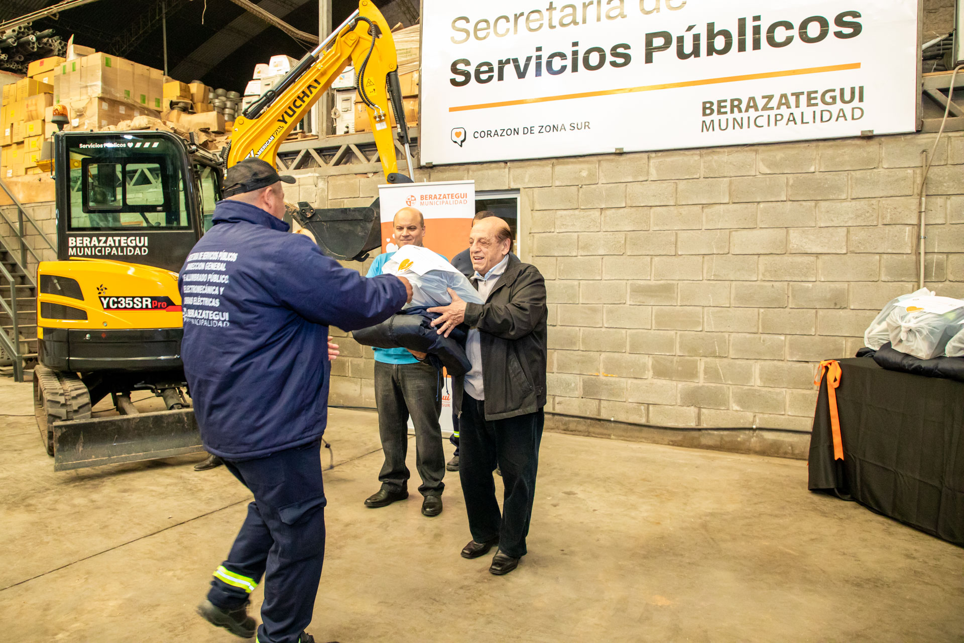 ENTREGARON INDUMENTARIA DE TRABAJO A PERSONAL MUNICIPAL DE SERVICIOS PÚBLICOS