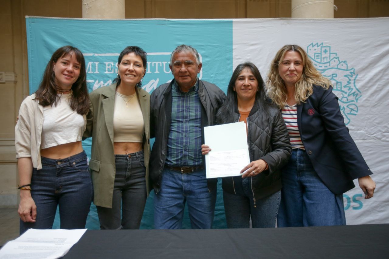 MAYRA ENCABEZÓ LA FIRMA DE 87 ESCRITURAS: “ES LA POSIBILIDAD DE QUE USTEDES PUEDAN DECIRLES A SUS HIJOS Y A SUS HIJAS ESTO ES NUESTRO’