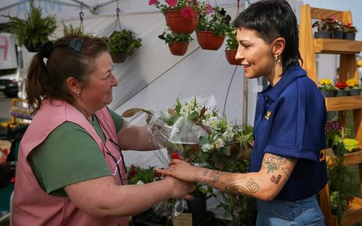 MAYRA JUNTO A VECINOS Y VECINAS EN DISTINTAS ACTIVIDADES POR EL DÍA DE LA PRIMAVERA