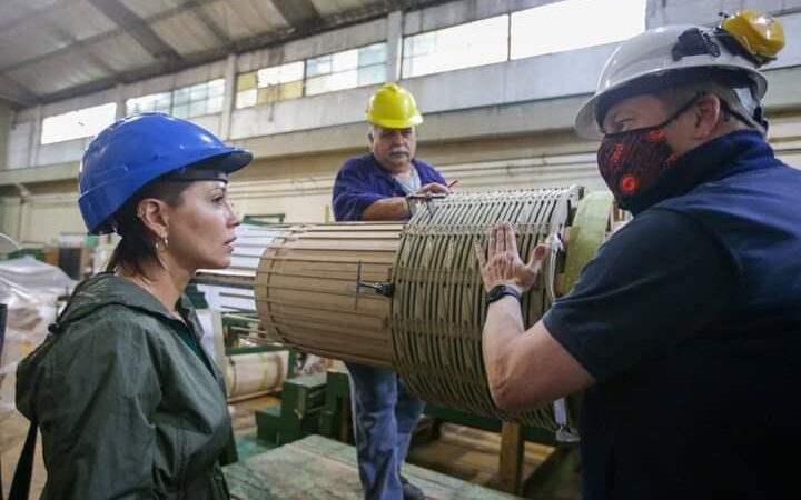 MAYRA RECORRIÓ LA FÁBRICA FARADAY DONDE DIALOGÓ CON AUTORIDADES Y TRABAJADORES