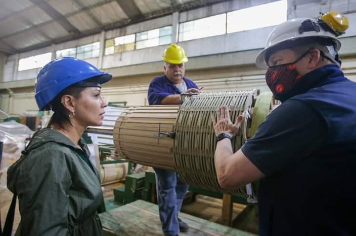 MAYRA RECORRIÓ LA FÁBRICA FARADAY DONDE DIALOGÓ CON AUTORIDADES Y TRABAJADORES