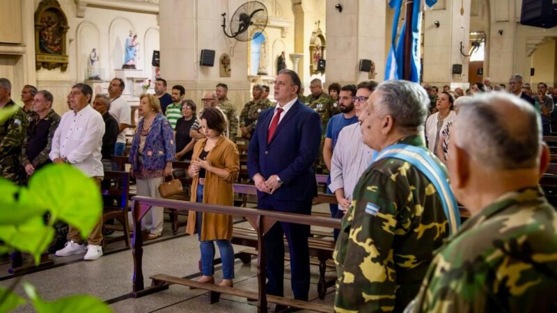 FUNCIONARIOS MUNICIPALES PRESENTES EN LA MISA POR EL 40º ANIVERSARIO DEL TRATADO DE PAZ Y AMISTAD ENTRE LA ARGENTINA Y CHILE