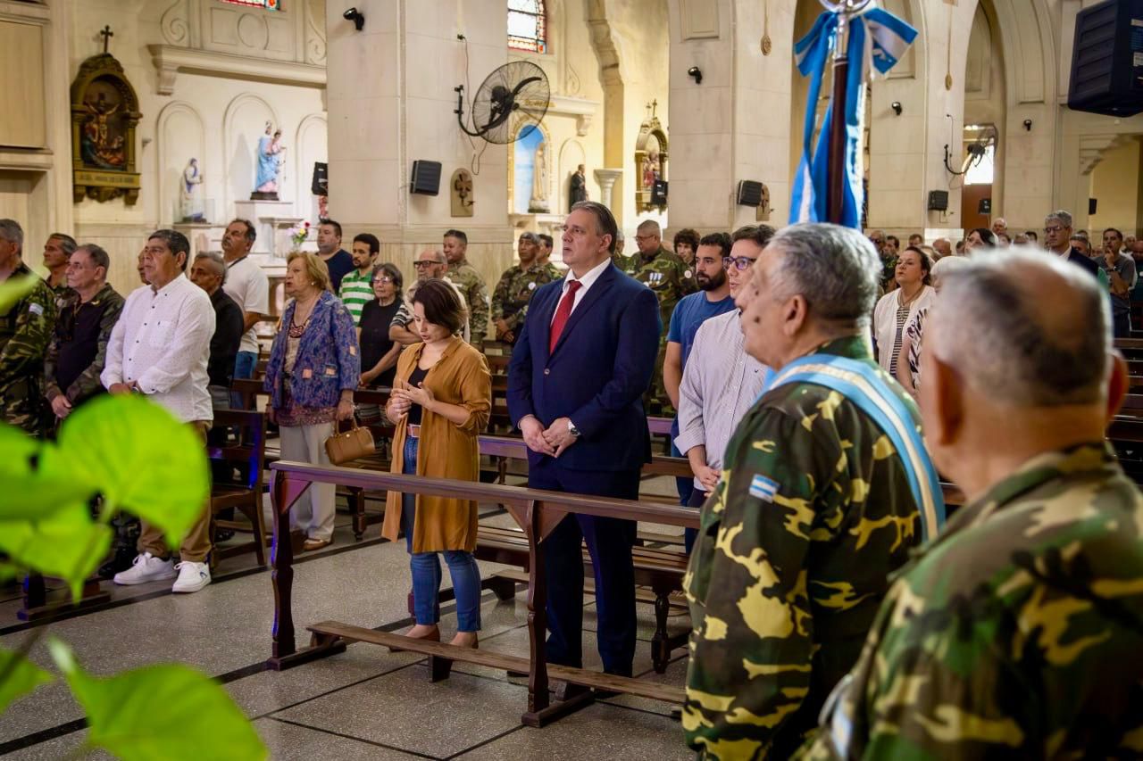 FUNCIONARIOS MUNICIPALES PRESENTES EN LA MISA POR EL 40º ANIVERSARIO DEL TRATADO DE PAZ Y AMISTAD ENTRE LA ARGENTINA Y CHILE