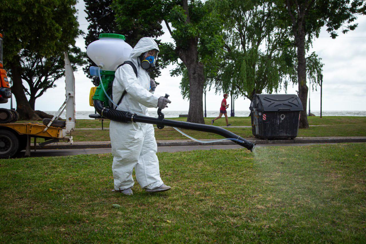 INTENSA JORNADA DE FUMIGACIÓN Y PREVENCIÓN CONTRA EL DENGUE EN LA RIBERA DE QUILMES