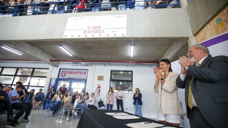 MAYRA PARTICIPÓ DEL ACTO DE LA FIRMA DE ESCRITURA DE LA ESCUELA SECUNDARIA DE EDUCACIÓN TÉCNICA DE LA UNQ