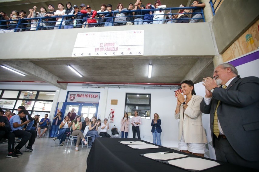 MAYRA PARTICIPÓ DEL ACTO DE LA FIRMA DE ESCRITURA DE LA ESCUELA SECUNDARIA DE EDUCACIÓN TÉCNICA DE LA UNQ