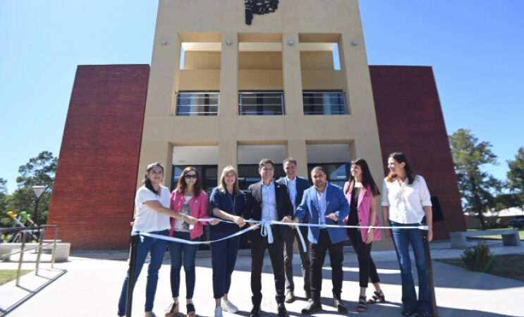 Kicillof inauguró la Casa de la Provincia en Colón