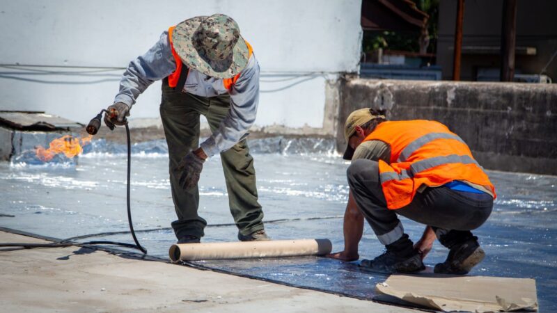 SE LLEVAN ADELANTE TRABAJOS DE REFACCIÓN EN LOS SECTORES AFECTADOS EN EL JULIO MÉNDEZ DE BERNAL