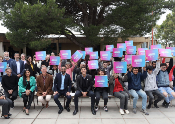 Estudiantes de tres municipios recibieron sus netbooks de Conectar Igualdad