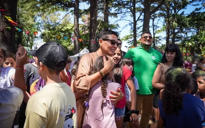 MAYRA JUNTO A 400 NIÑOS, NIÑAS Y ADOLESCENTES EN EL CIERRE DEL PROGRAMA ESCUELAS ABIERTAS EN VERANO