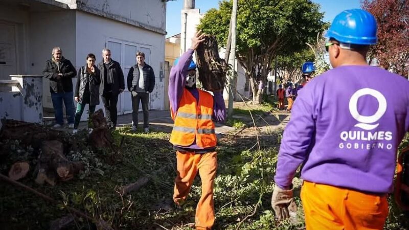 MAYRA SUPERVISÓ UN NUEVO OPERATIVO DE PODA CORRECTIVA EN QUILMES ESTE