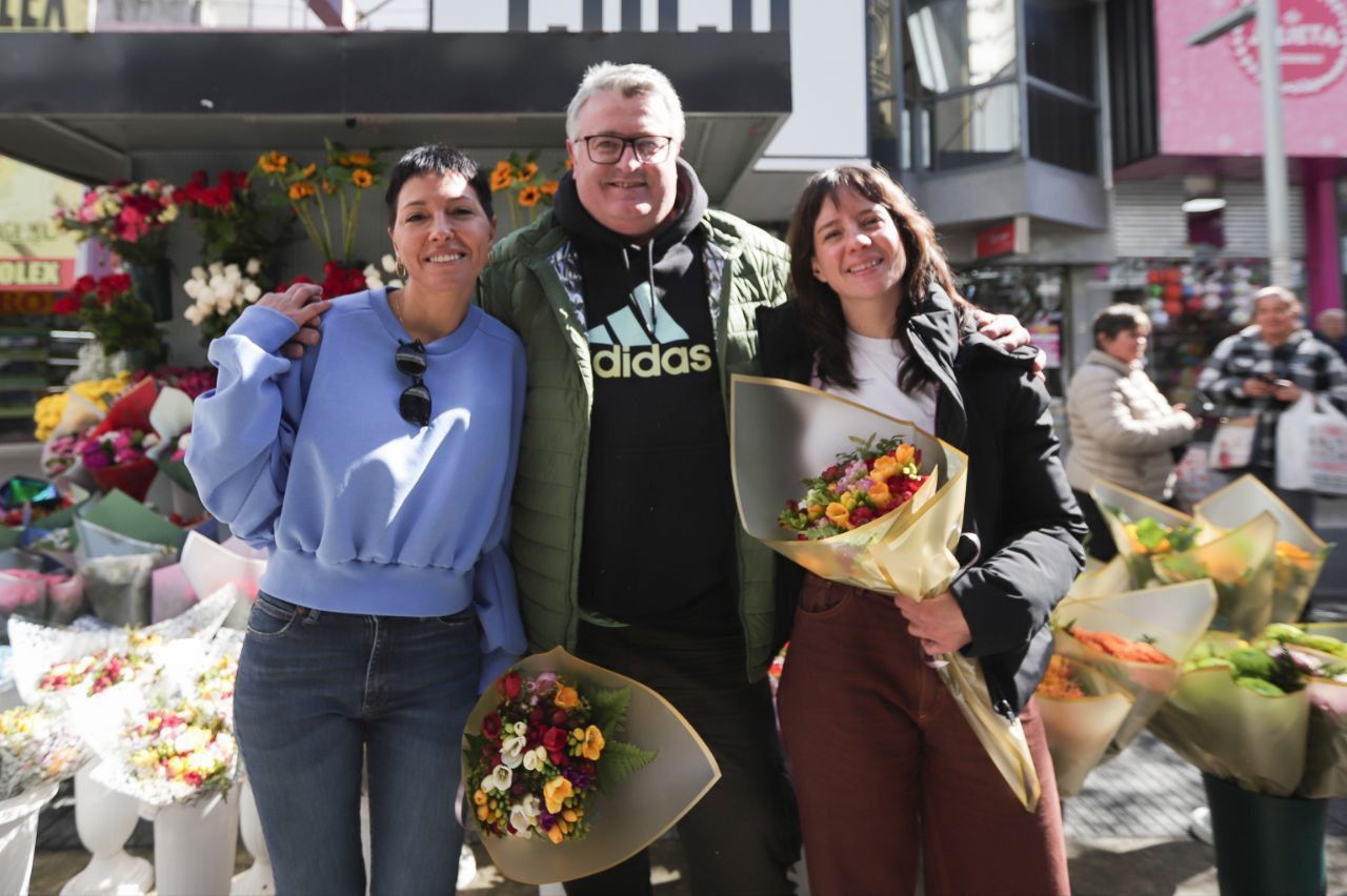 MAYRA Y CECI SOLER RECORRIERON LA PEATONAL RIVADAVIA Y DIALOGARON CON COMERCIANTES Y VECINOS 2