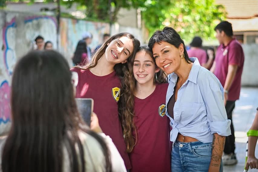 MAYRA RECORRIO LA EP Y LA ES No 30 DE VILLA ARGENTINA 1