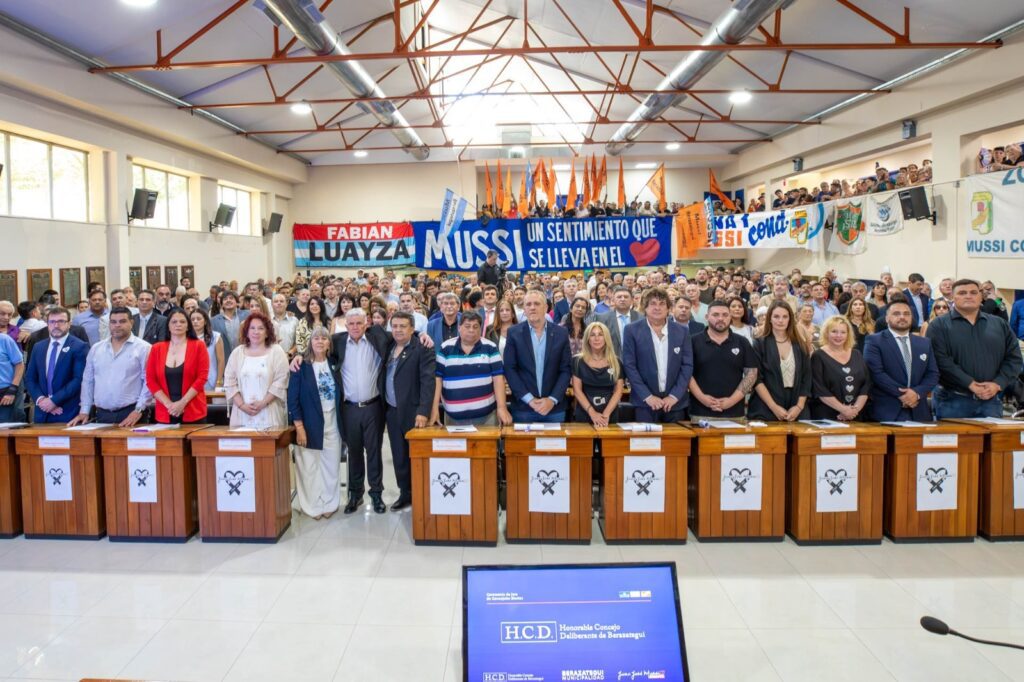 12 nuevos concejales asumieron sus bancas en Berazategui 12 nuevos concejales asumieron sus bancas en berazategui 2