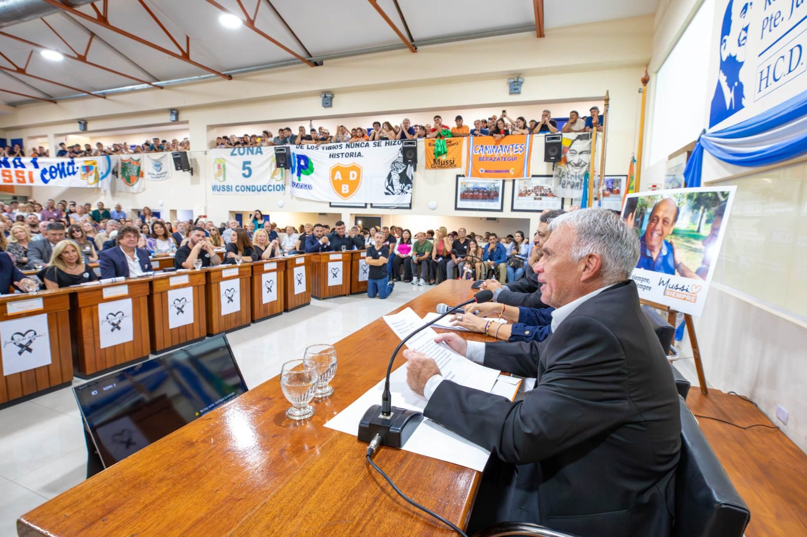 12 nuevos concejales asumieron sus bancas en Berazategui 12 nuevos concejales asumieron sus bancas en berazategui