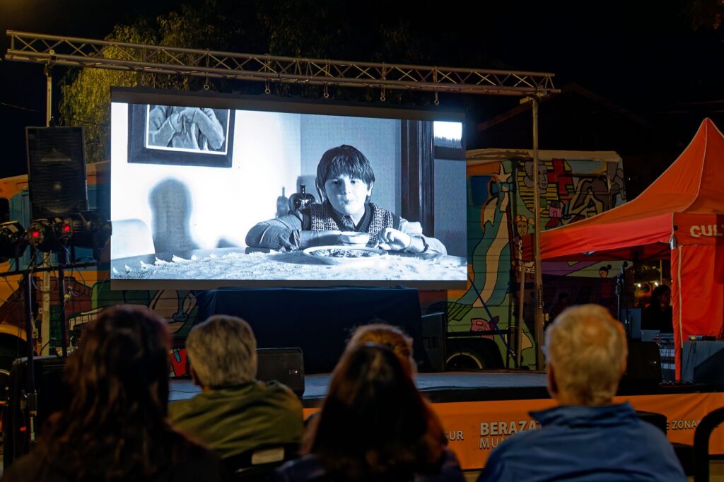 Berazategui celebra una nueva edición del Festival Nacional “Cine Bajo la Luna” berazategui celebra una nueva edición del festival nacional “cine bajo la luna”
