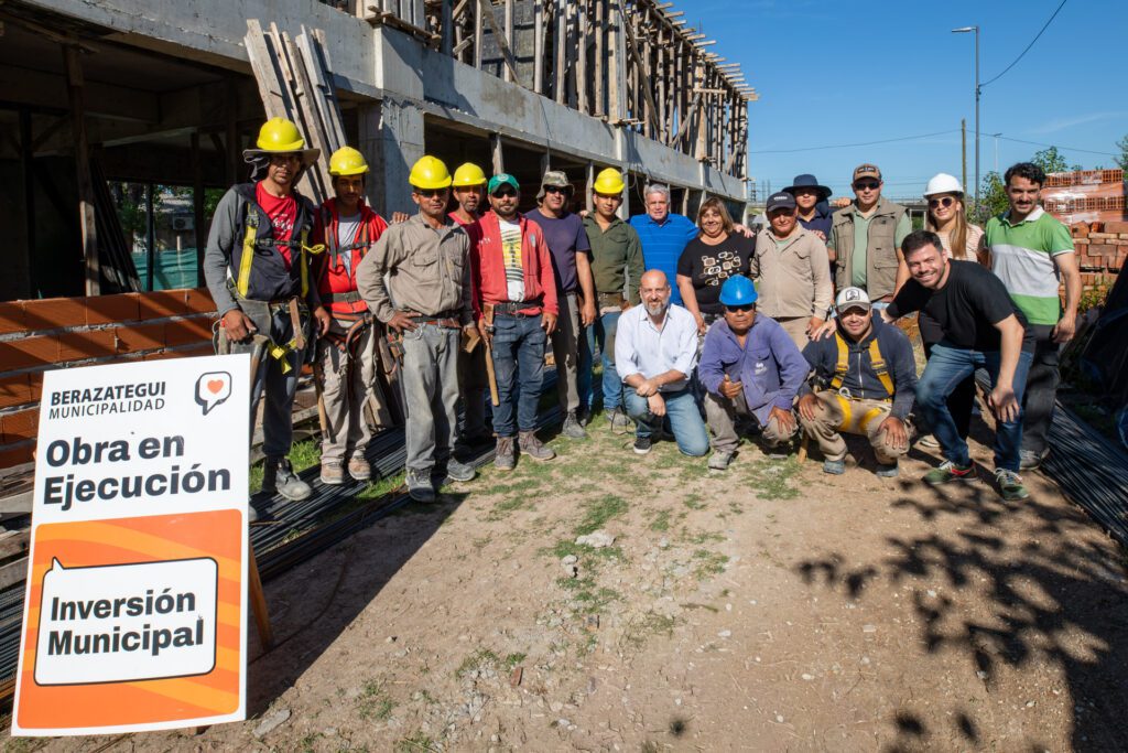 Centro Cívico Municipal: El Pato el intendente Carlos Balor recorrió las obras centro cívico municipal el pato el intendente carlos balor recorrió las obras (5)