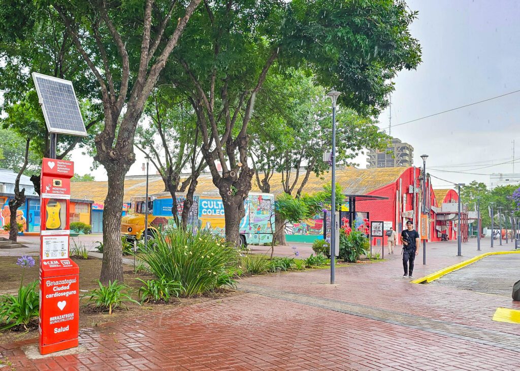 Ciudad Cardiosegura: se instaló el 25° Desfibrilador Externo Automático en Berazategui ciudad cardiosegura se instaló el 25° desfibrilador externo automático en berazategui (2)