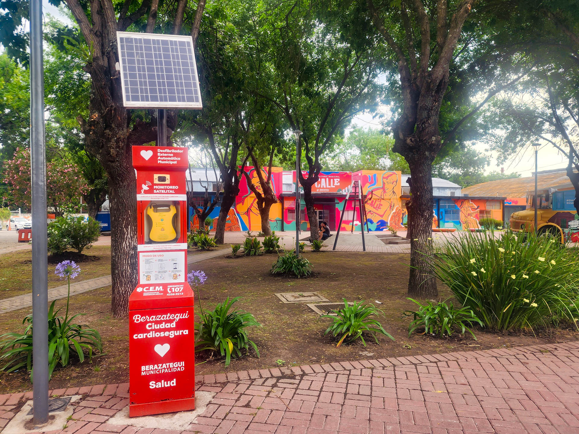 Ciudad Cardiosegura: se instaló el 25° Desfibrilador Externo Automático en Berazategui ciudad cardiosegura se instaló el 25° desfibrilador externo automático en berazategui (3)