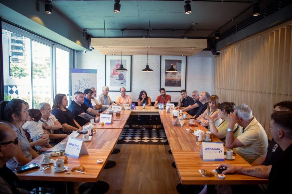 ENTREGA DE CERTIFICADOS DE HABILITACIÓN Y DE APTITUD AMBIENTAL A COMERCIANTES Y A FÁBRICAS DE LA CIUDAD entrega de certificados de habilitaciÓn y de aptitud ambiental a comerciantes y a fÁbricas de la ciudad 2