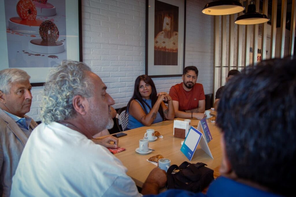 ENTREGA DE CERTIFICADOS DE HABILITACIÓN Y DE APTITUD AMBIENTAL A COMERCIANTES Y A FÁBRICAS DE LA CIUDAD entrega de certificados de habilitaciÓn y de aptitud ambiental a comerciantes y a fÁbricas de la ciudad 3