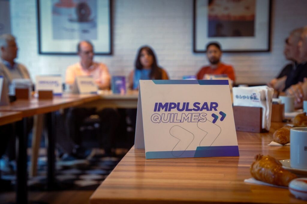 ENTREGA DE CERTIFICADOS DE HABILITACIÓN Y DE APTITUD AMBIENTAL A COMERCIANTES Y A FÁBRICAS DE LA CIUDAD entrega de certificados de habilitaciÓn y de aptitud ambiental a comerciantes y a fÁbricas de la ciudad 4