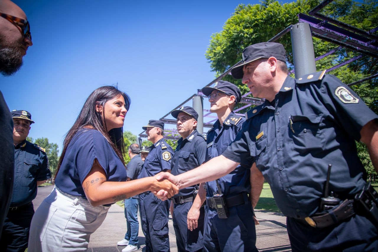 INTENSO OPERATIVO DE SATURACIÓN E INTERCEPTACIÓN VEHICULAR EN QUILMES OESTE Y EZPELETA intenso operativo de saturaciÓn e interceptaciÓn vehicular en quilmes oeste y ezpeleta 1