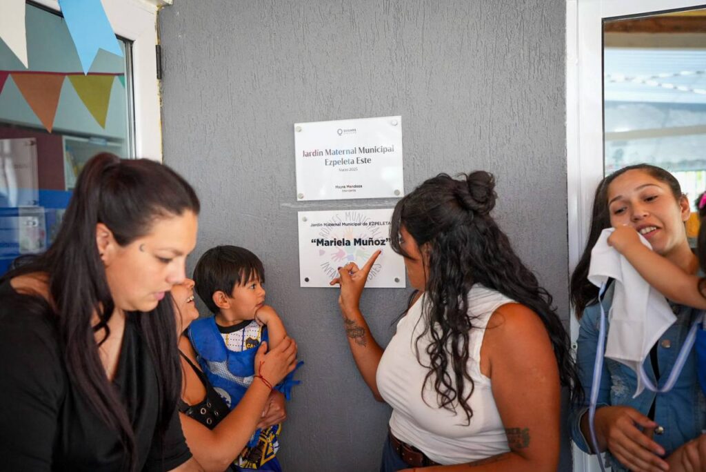 LA COMUNIDAD EDUCATIVA DEL JARDÍN MATERNAL MUNICIPAL DE EZPELETA IMPUSO EL NOMBRE “MARIELA MUÑOZ” A SU INSTITUCIÓN jardÍn maternal municipal de ezpeleta mariela muÑoz 2