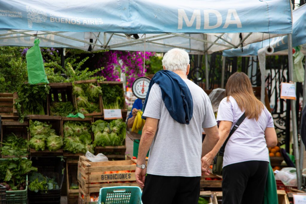 mercado vecino continúa durante diciembre (1)