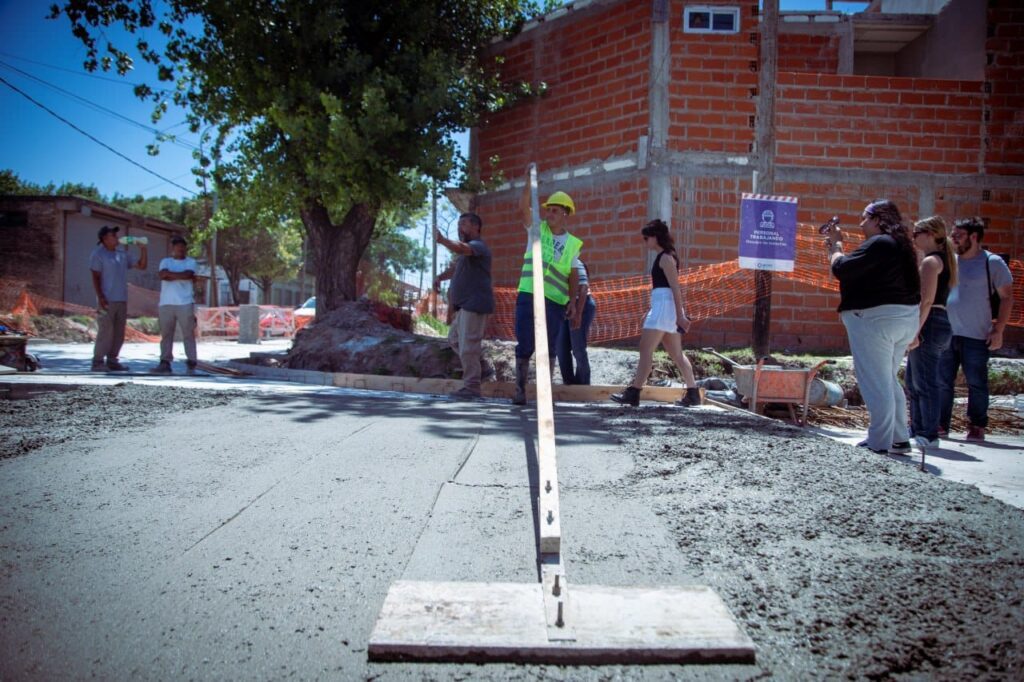 AVANZAN LAS TAREAS DE PAVIMENTACIÓN EN HORMIGÓN Y OBRA HIDRÁULICA EN LOS BARRIOS 1º DE MAYO Y MONTEVERDE DE SAN FRANCISCO SOLANO pavimentaciÓn y obra hidraÚlica en solano 4