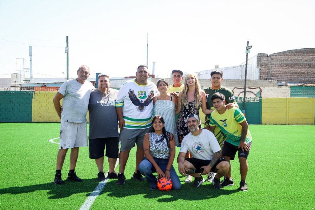 con apoyo econÓmico del municipio avanza la obra de la cancha de cÉsped sintÉtico en el club san pablo 3