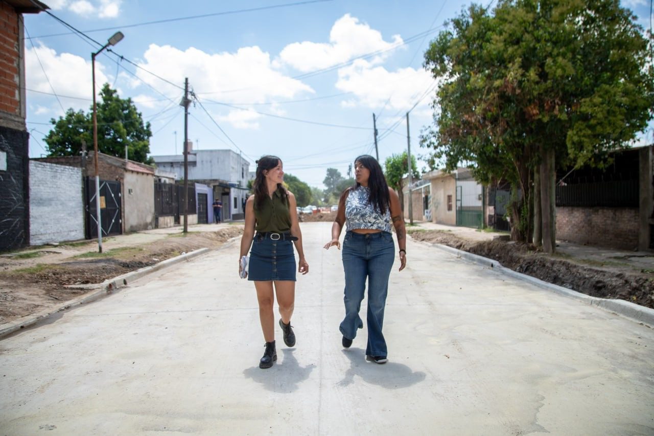 CONTINÚA LA CONSTRUCCIÓN DE 10 NUEVAS CUADRAS DE ASFALTO EN EL BARRIO LA PAZ DE QUILMES OESTE continÚa la construcciÓn de 10 nuevas cuadras de asfalto en el barrio la paz de quilmes oeste 4