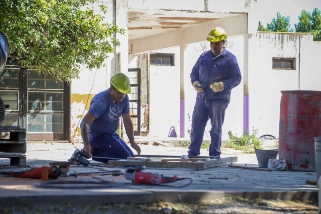 continÚan las obras en las escuelas durante las vacaciones 4