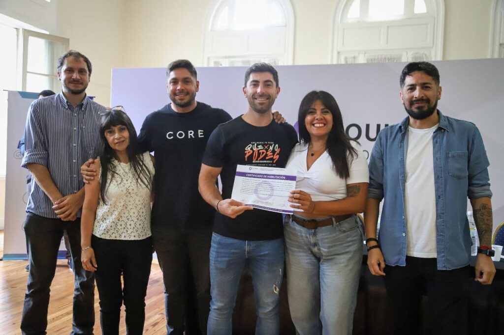 el municipio de quilmes entregÓ certificados de habilitaciÓn y distinciones a comerciantes y vecinos 4