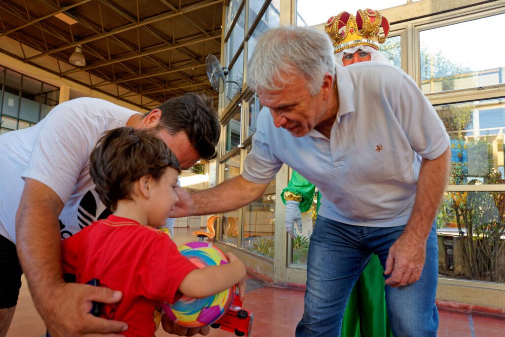 los reyes magos visitaron distintos puntos de berazategui (5)
