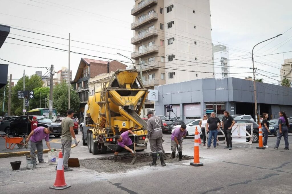 el municipio continÚa con los intensos trabajos de bacheo en hormigÓn en el centro de quilmes 1