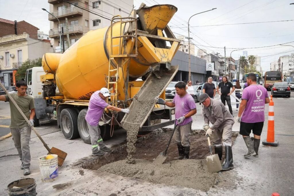 el municipio continÚa con los intensos trabajos de bacheo en hormigÓn en el centro de quilmes 3
