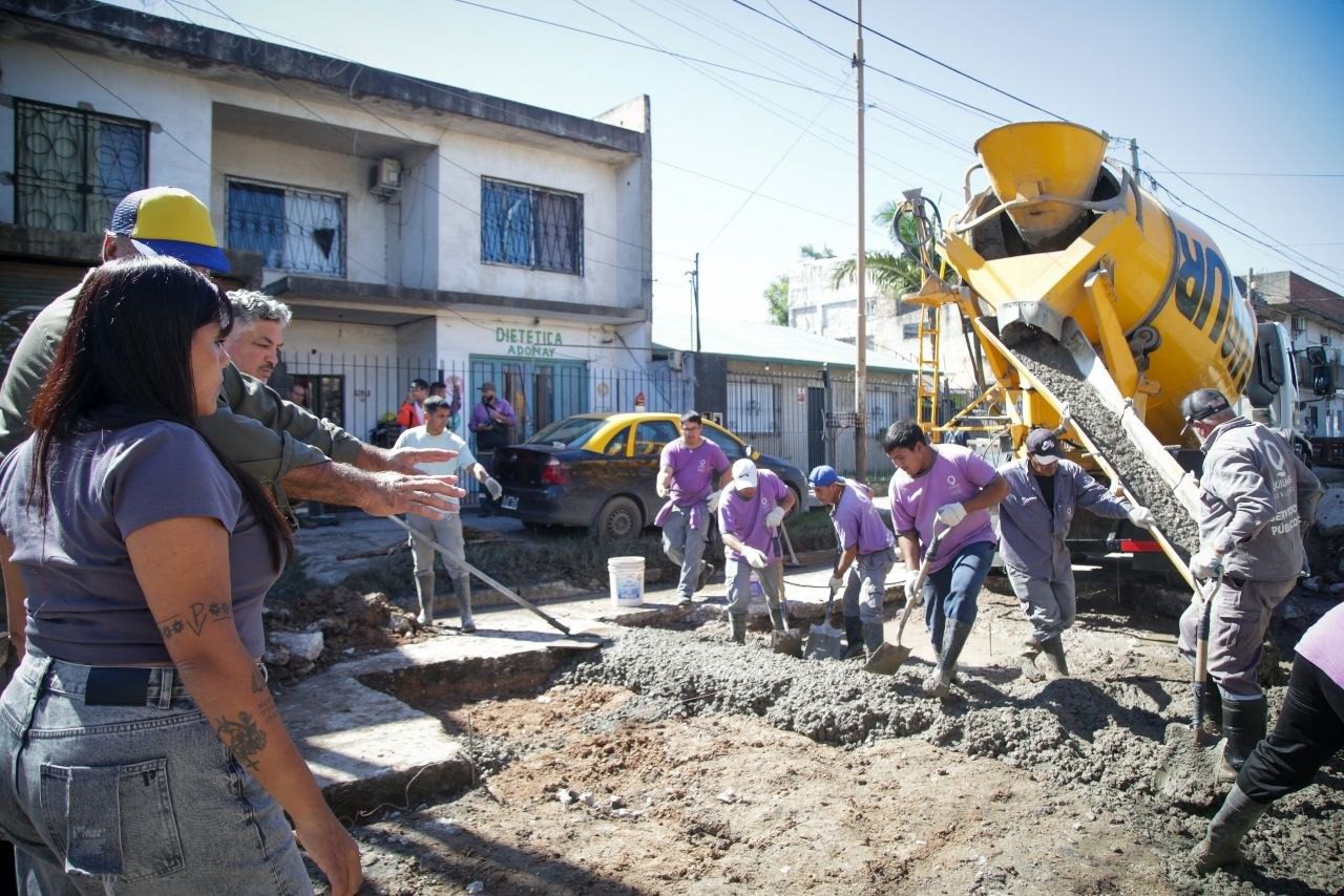 AVANZAN LOS TRABAJOS DE BACHEO EN HORMIGÓN EN EL BARRIO LOS EUCALIPTUS DE SAN FRANCISCO SOLANO, EJECUTADOS CON FONDOS MUNICIPALES avanzan los trabajos de bacheo en hormigÓn en el barrio los eucaliptus de san francisco solano, ejecutados con fondos municipales 1