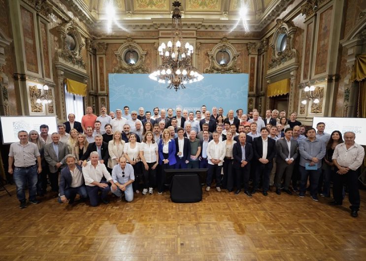 Kicillof: “La Provincia y los municipios no les vamos a dar la espalda a los bonaerenses que sufren necesidades” axel kicillof 171
