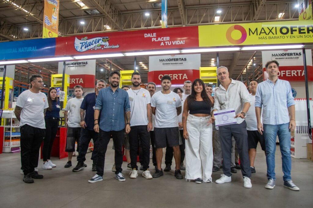 el municipio entregÓ el certificado de habilitaciÓn a la distribuidora maxi ofertas 1