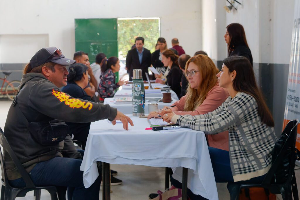 se realizó un operativo de asesoramiento legal gratuito en el pato (2)